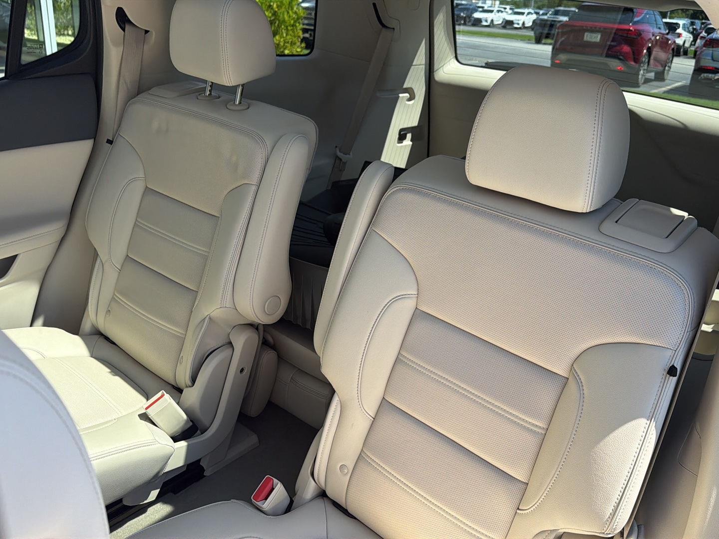 Used 2023 White Frost Tricoat GMC Denali image 33