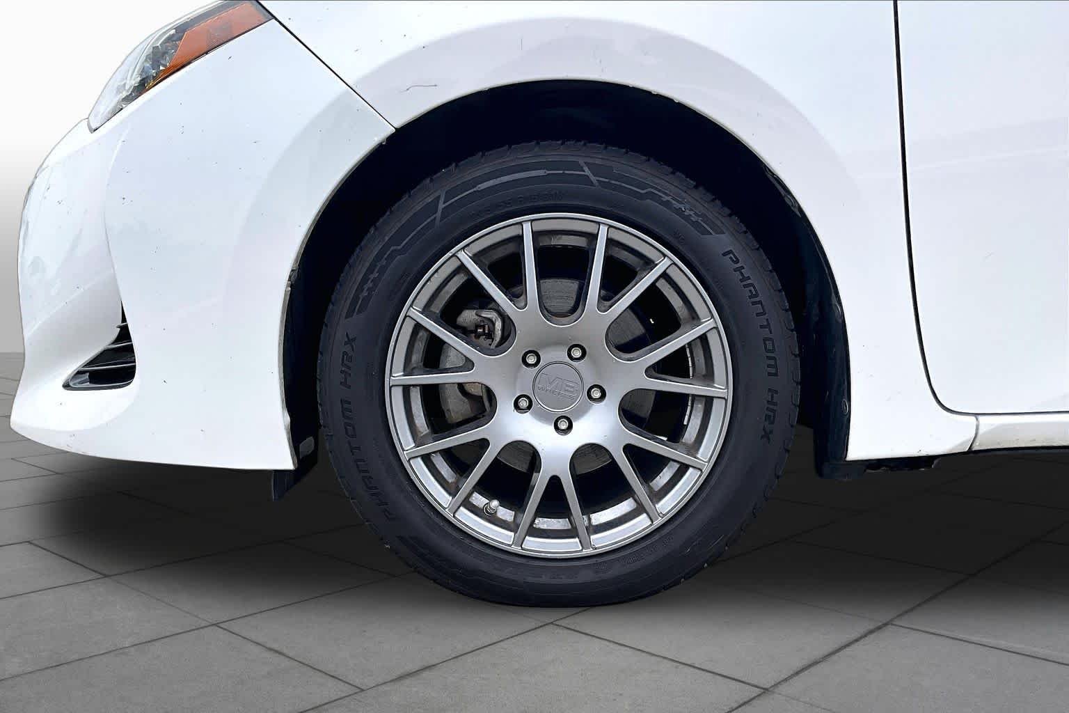 Used 2018 Super White Toyota LE image 10