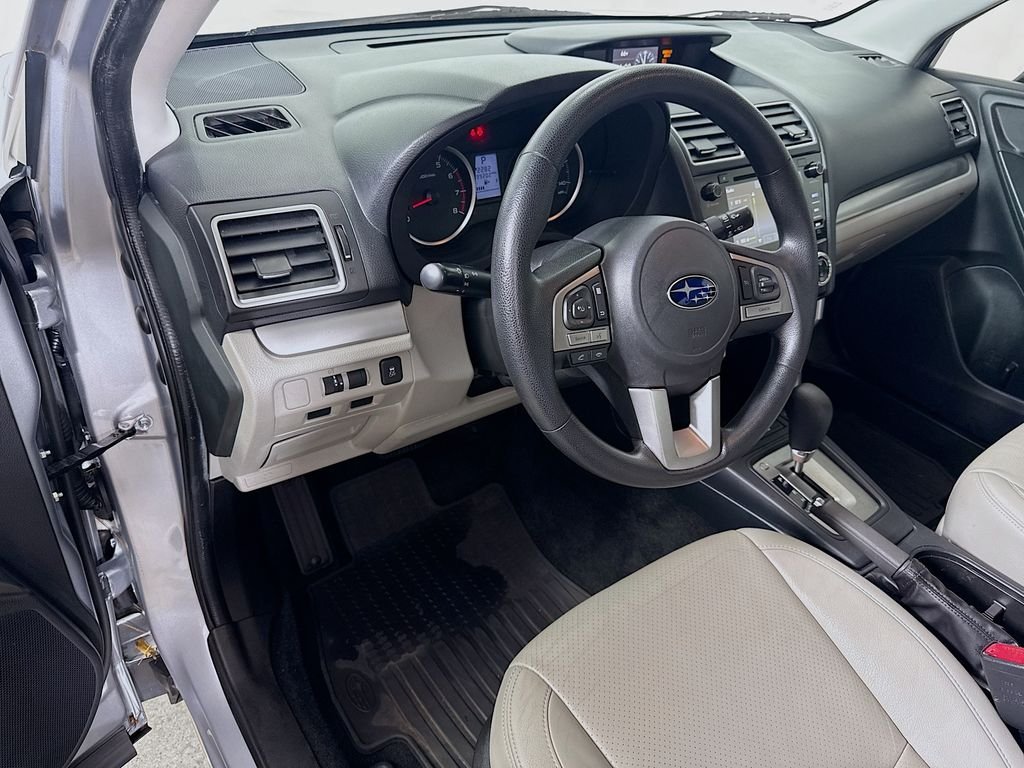 Used 2017 Ice Silver Metallic Subaru Premium image 11