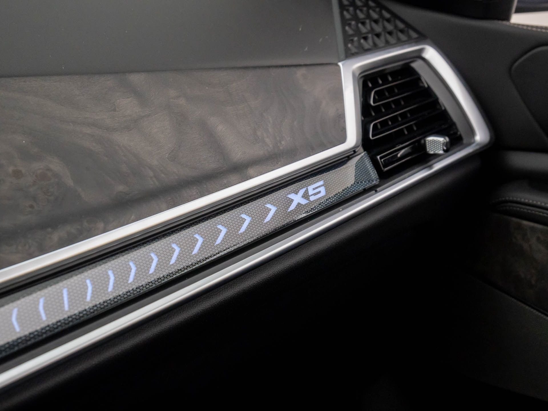 New 2026 Black Sapphire Metallic BMW xDrive50e image 30