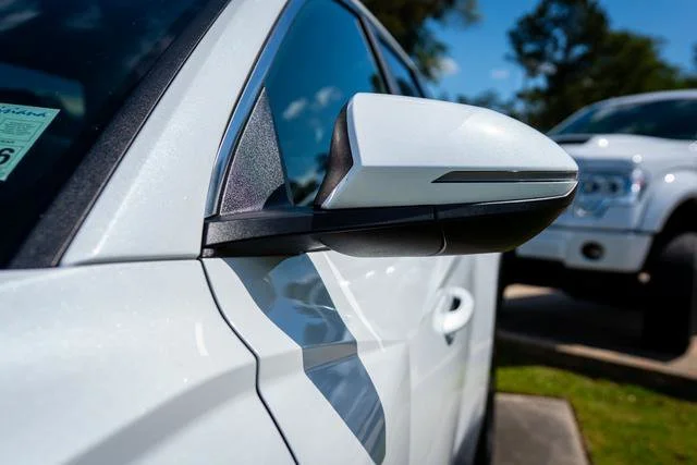 Used 2022 Quartz White Hyundai SEL image 15