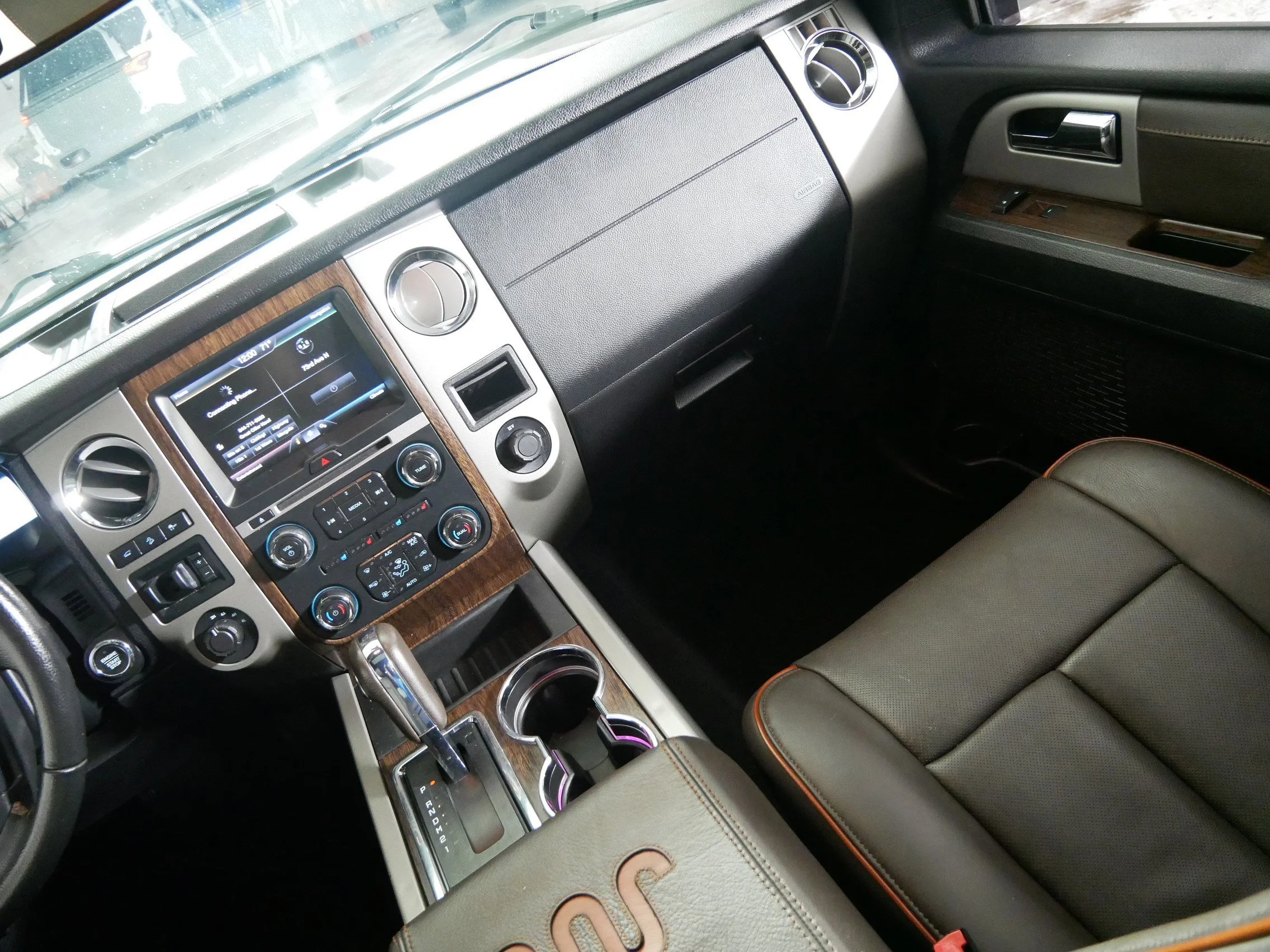 Used 2015 White Platinum Metallic Tri-Coat Ford King Ranch image 11