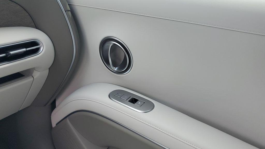 New 2027 Black Hyundai SEL Premium FWD image 16