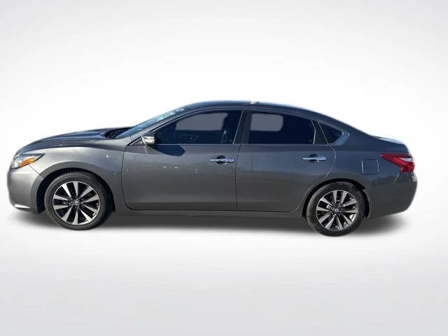 Used 2017 Nissan Altima SL with VIN 1N4AL3APXHC183495 for sale in Radcliff, KY