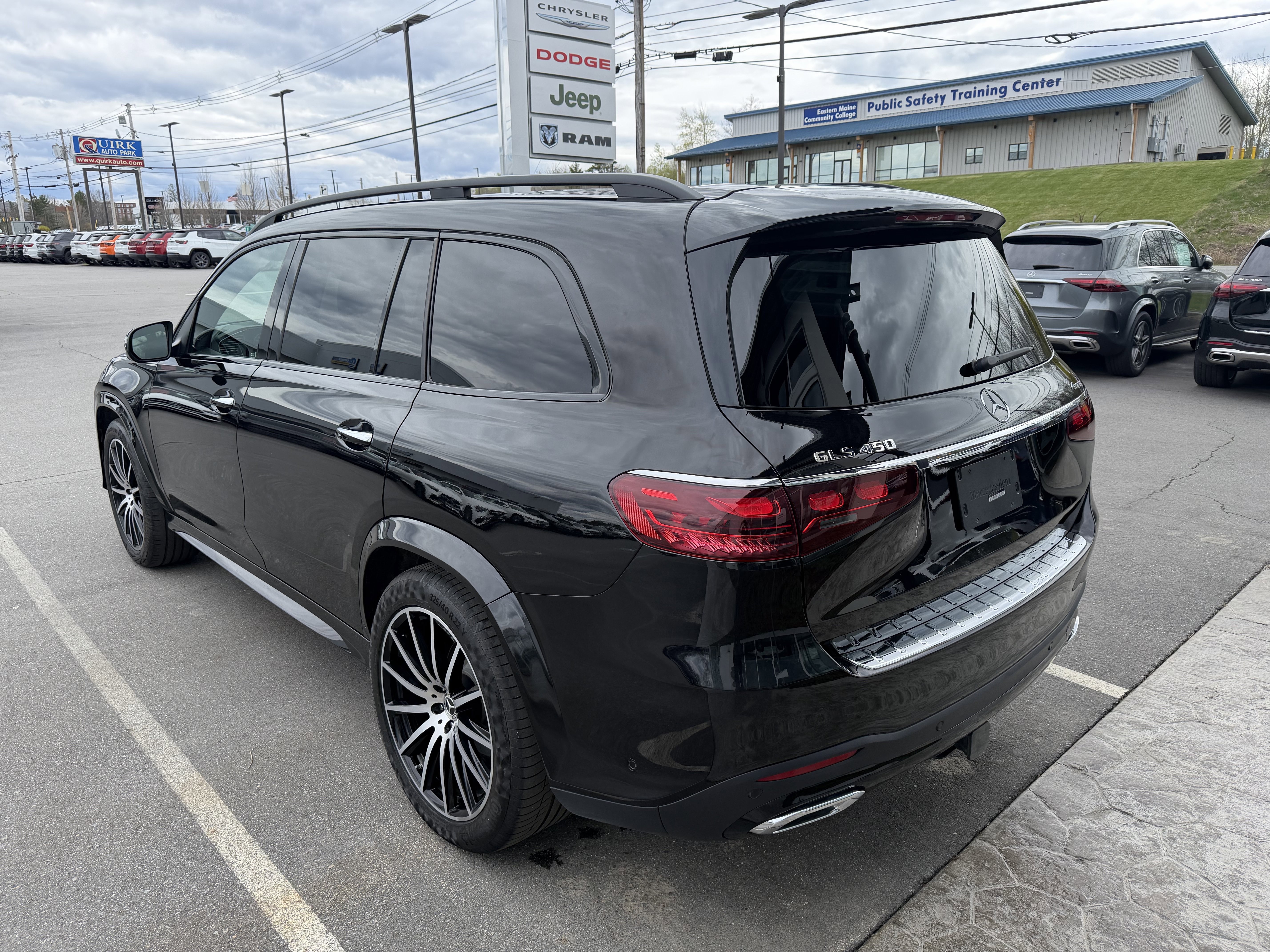 Used 2025 OBSIDIAN BLACK Mercedes-Benz GLS 450 image 3