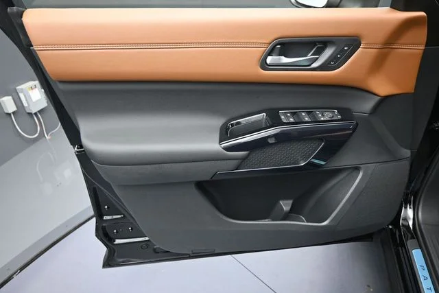 New 2026 Super Black Nissan Platinum image 9
