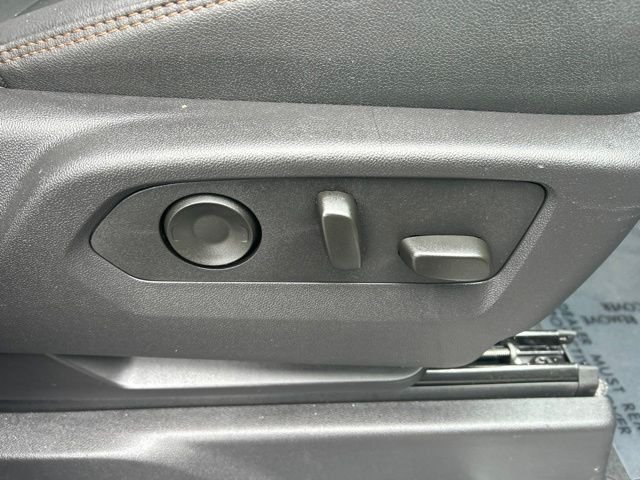 Used 2025 White GMC AT4 image 16