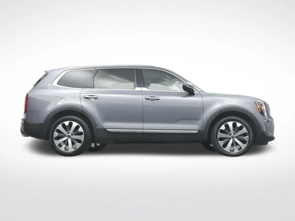 Used 2022 Everlasting Silver Kia S image 35