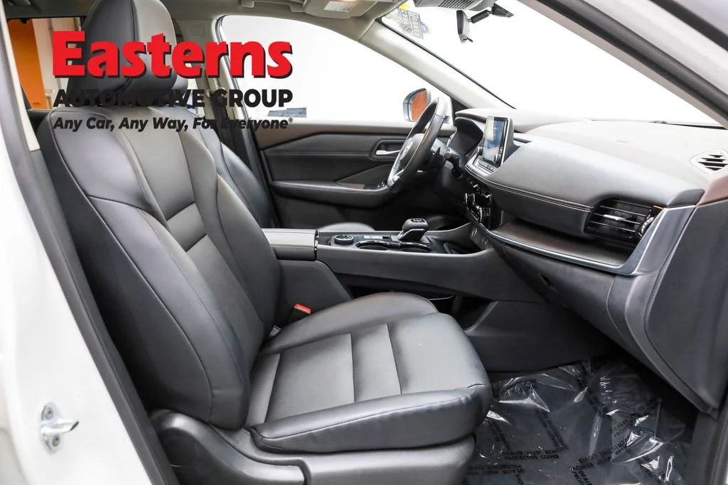 Used 2023 White Nissan SV image 25