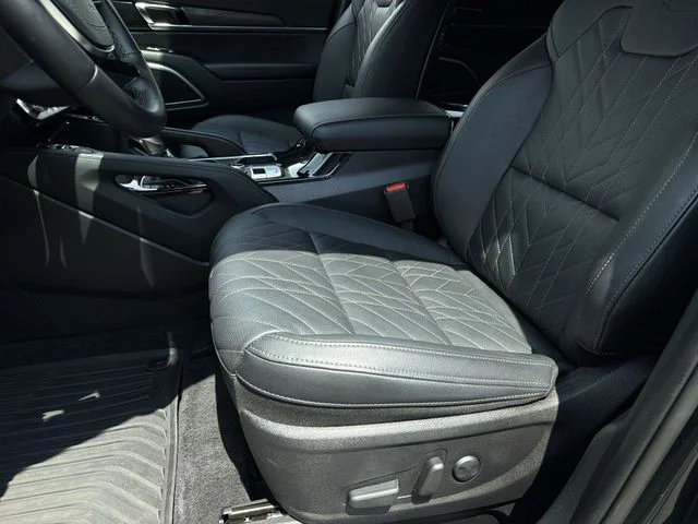 Used 2025 Black Kia EX X-Line image 21
