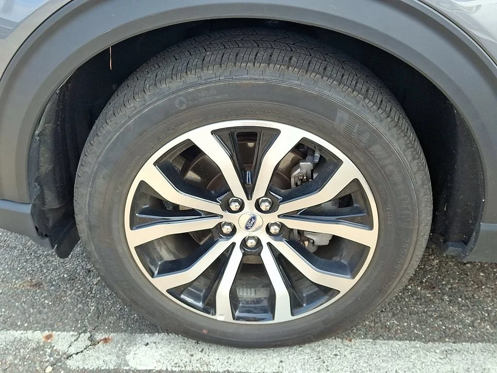 Used 2025 Carbonized Gray Ford ST-Line image 5