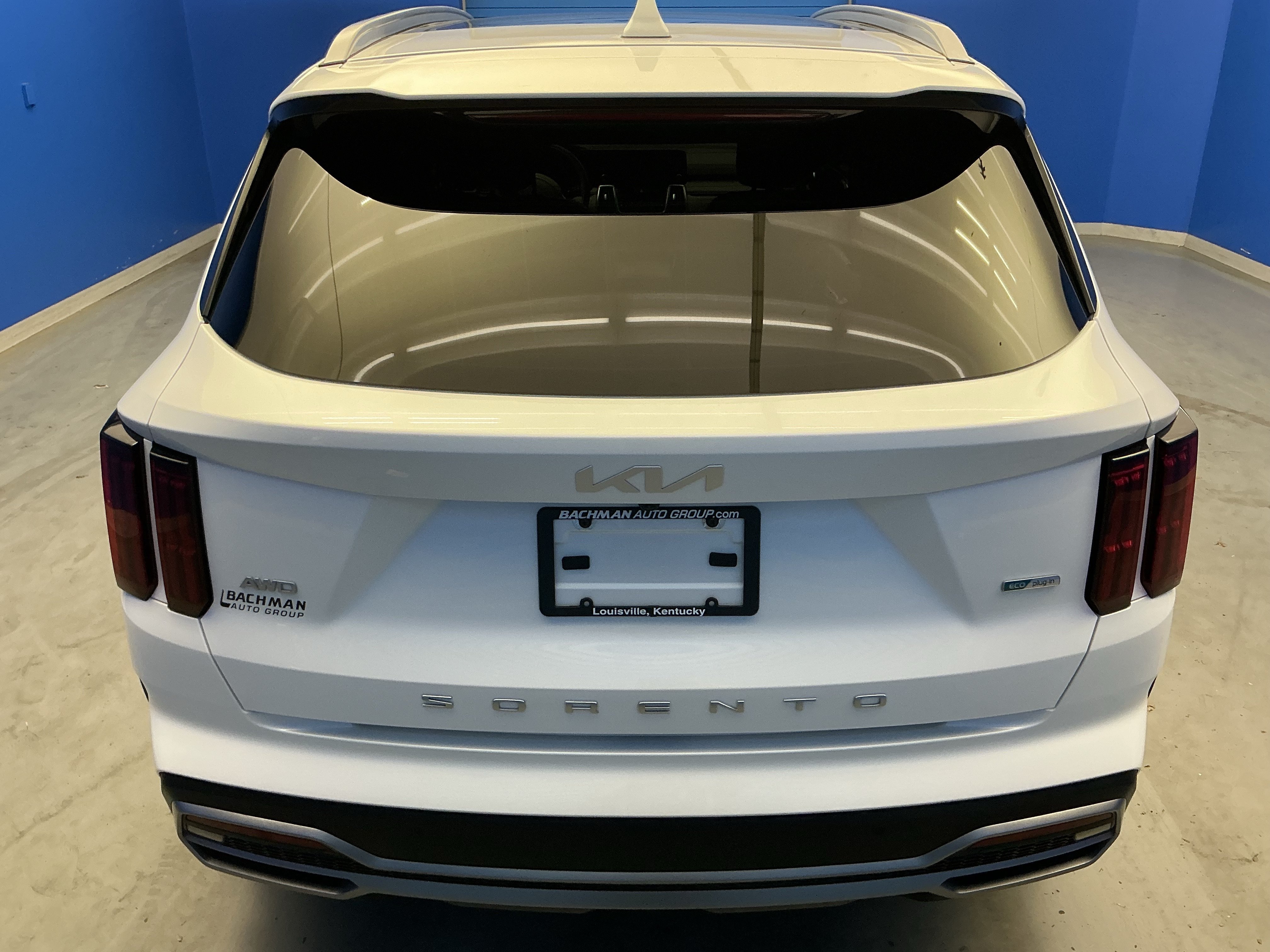 Used 2022 Snow White Pearl Kia SX Prestige image 6