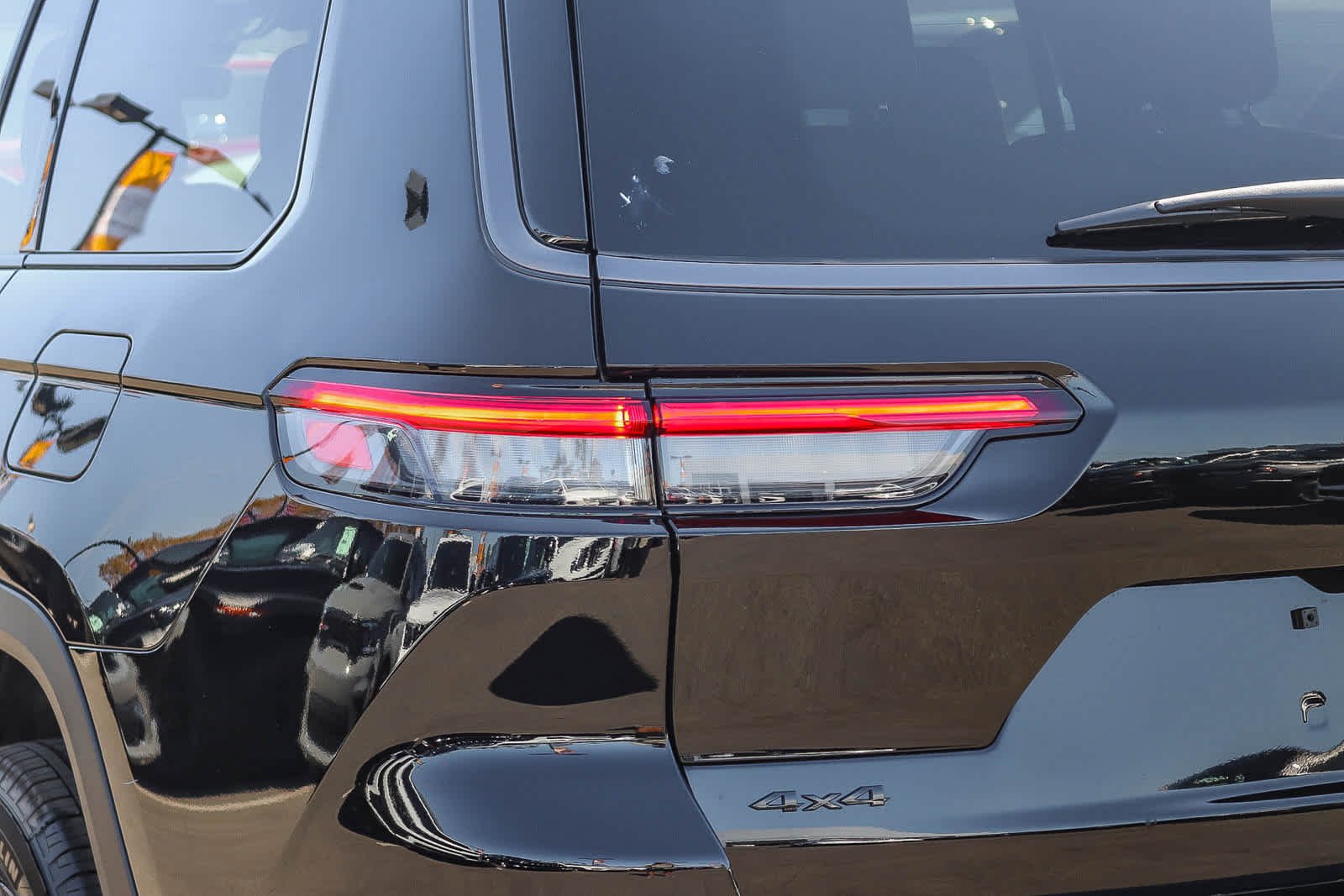 New 2027 High-Gloss Black Paint Jeep Laredo Altitude image 7