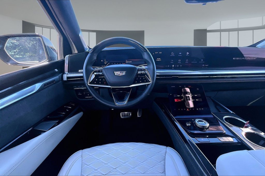 Used 2025 Green Cadillac V-Series image 5