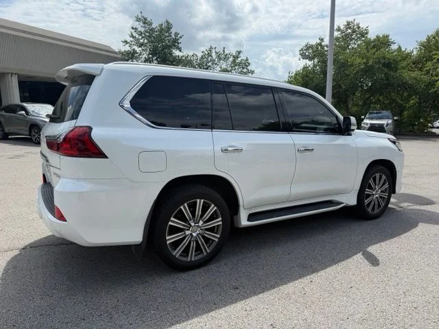 Used 2017  Lexus 570 image 5
