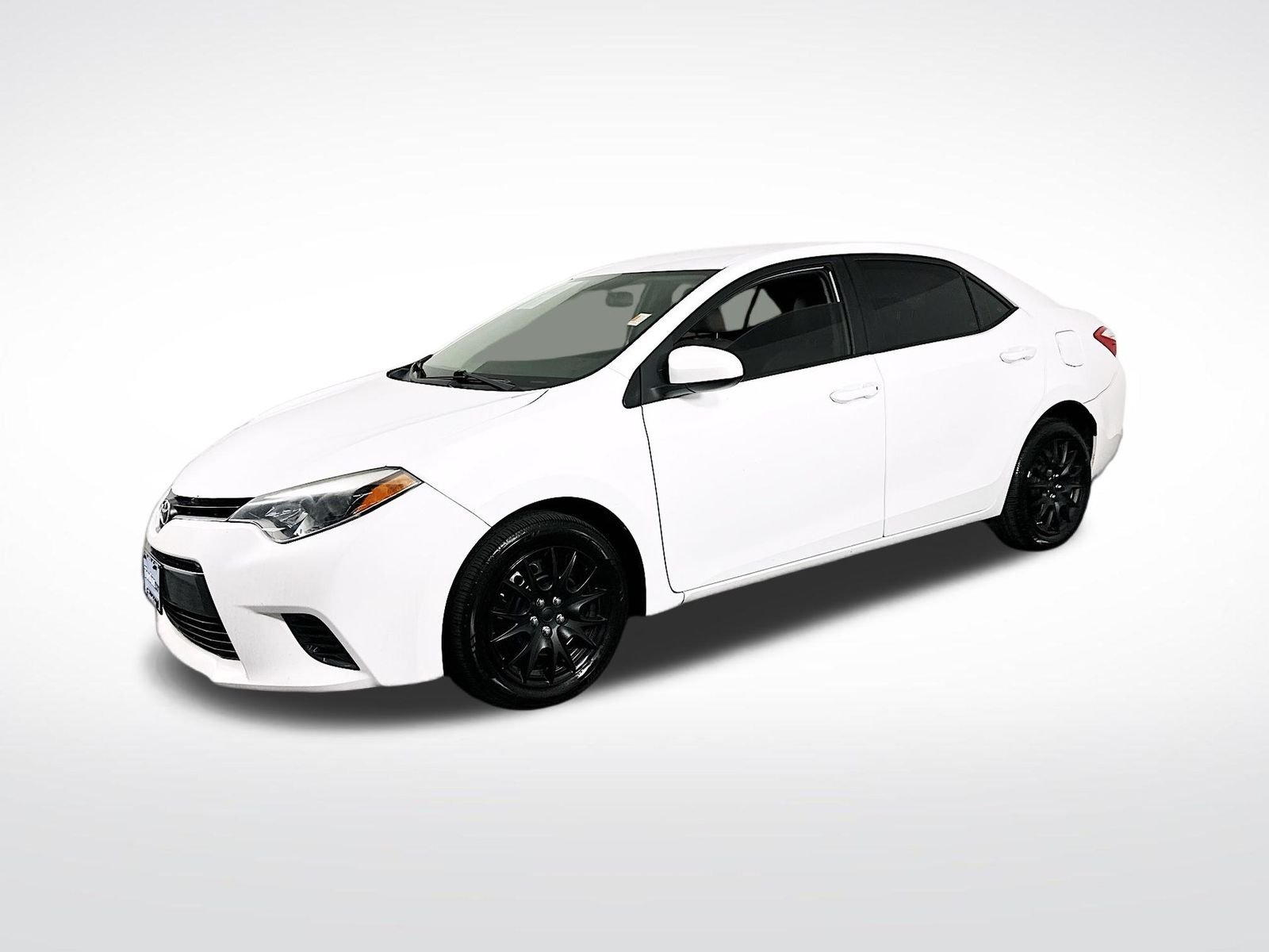 Used 2015 Super White Toyota LE image 4