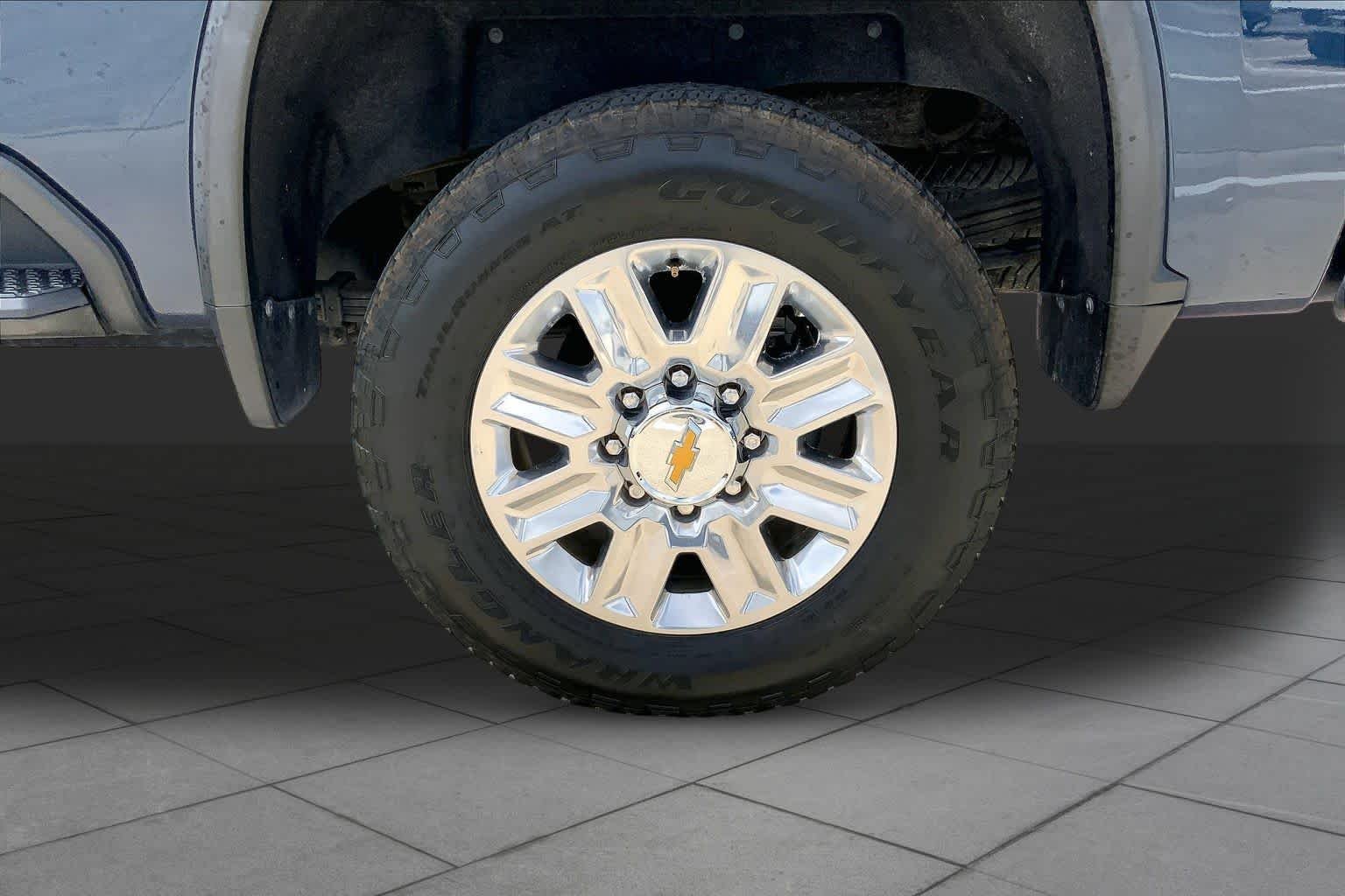 Used 2020 Northsky Blue Metallic Chevrolet LTZ image 21