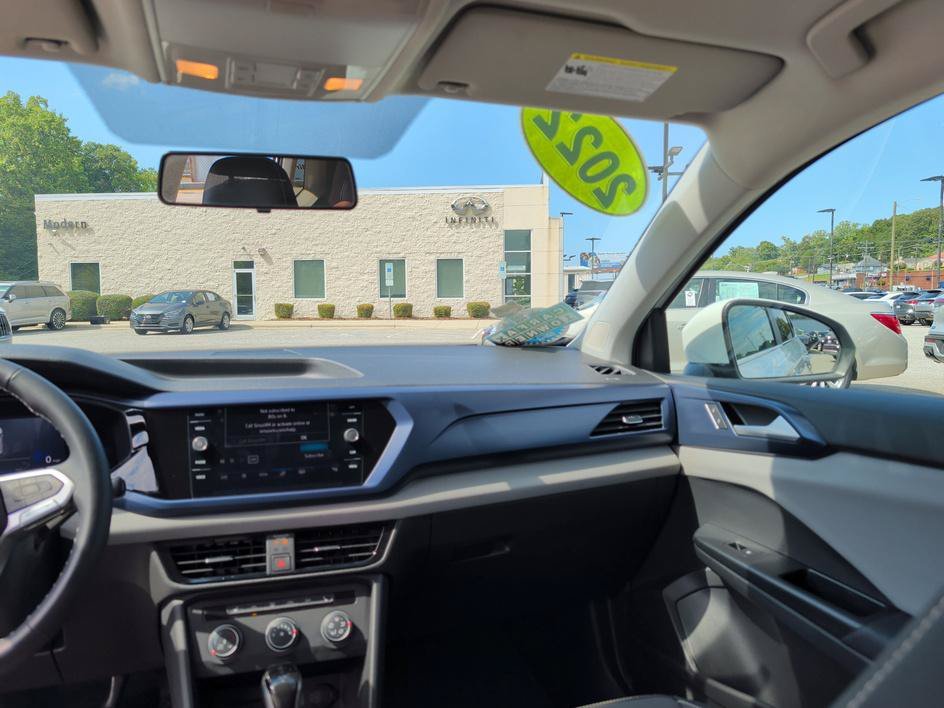 Used 2022 Pure White Volkswagen SE image 10