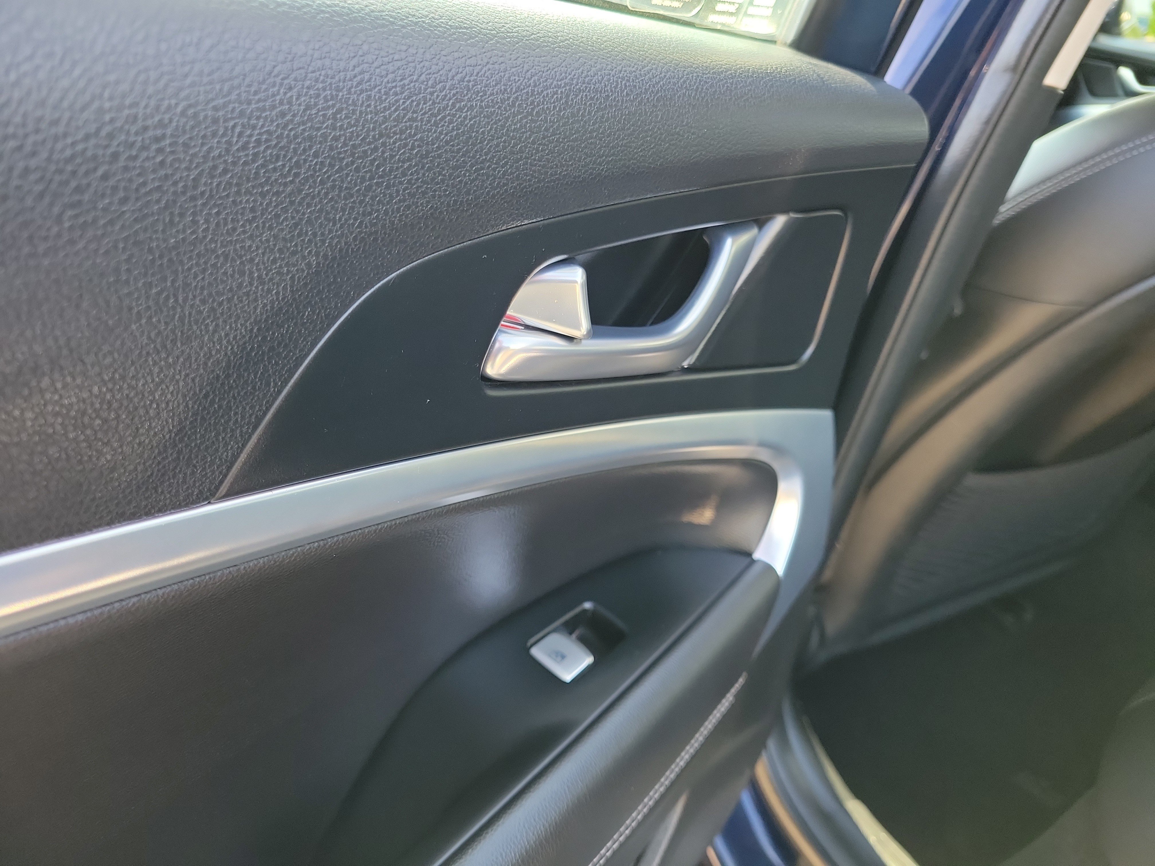 Used 2023 Capri Blue Genesis 2.0T image 13