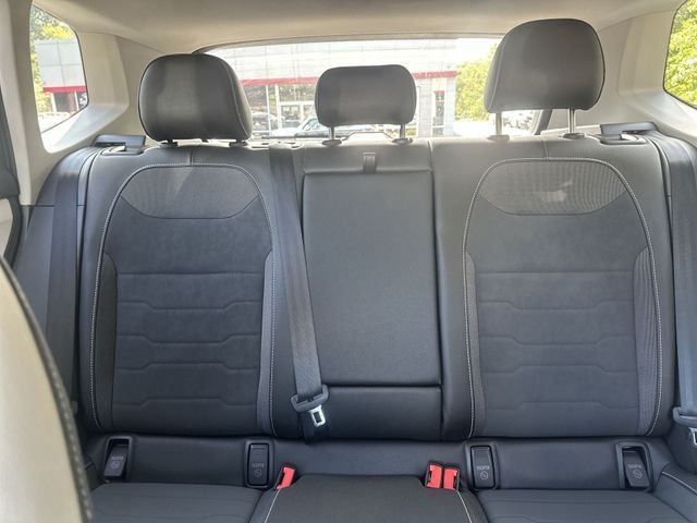 Used 2025 Silver Volkswagen 1.5T SE image 27