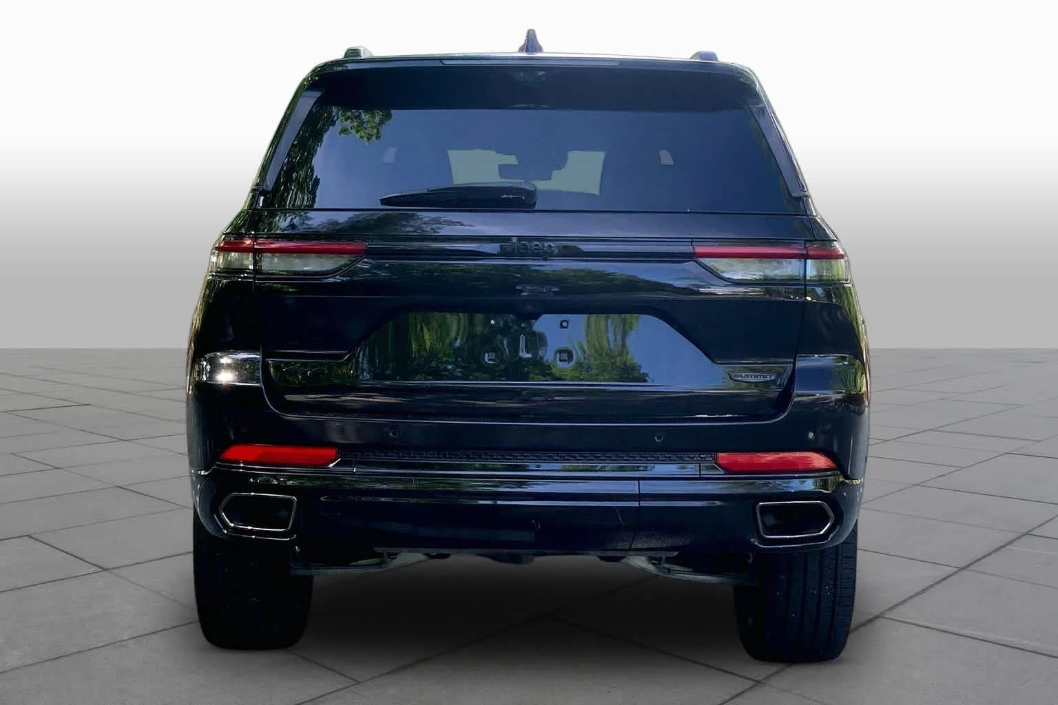 Used 2025 Diamond Black Crystal Pearlcoat Jeep Summit Reserve image 4