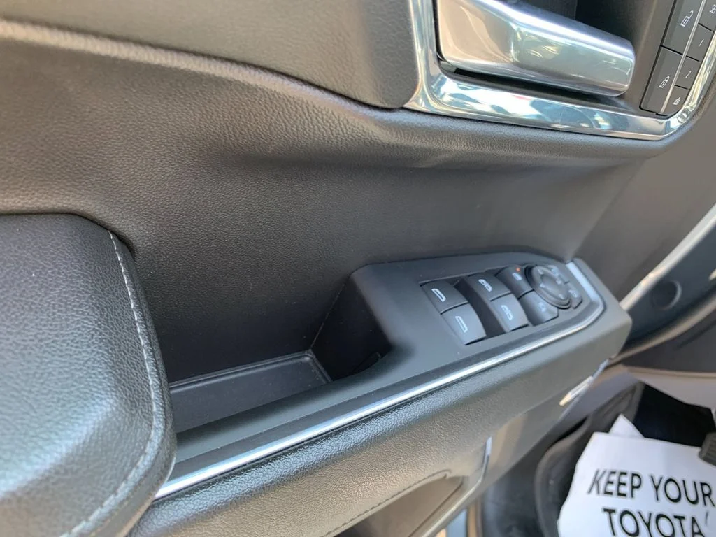 Used 2024 Silver GMC SLT image 9