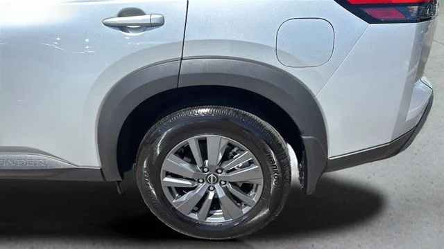 Used 2025 Silver Nissan S image 35