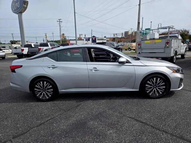 Used 2023 Silver Nissan 2.5 SV image 9