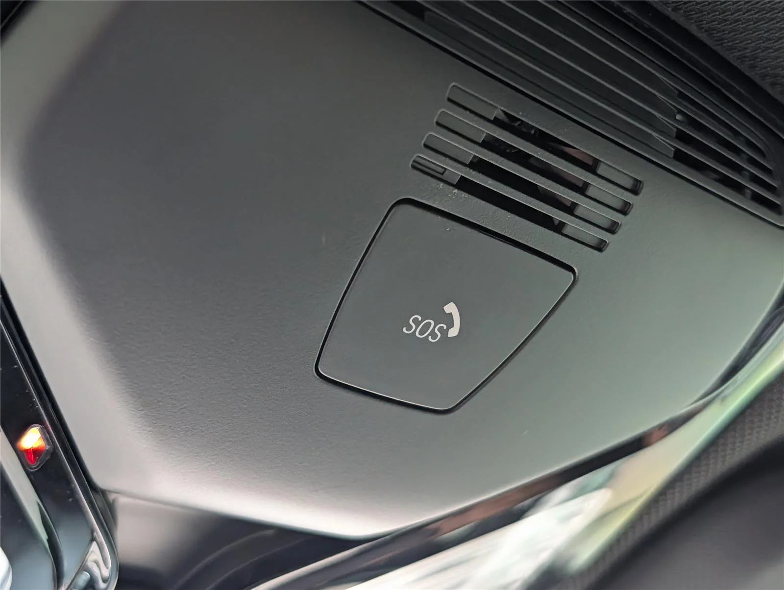 Used 2020 Black Sapphire Metallic BMW sDrive30i image 25