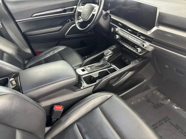 Used 2025 White Kia S image 23