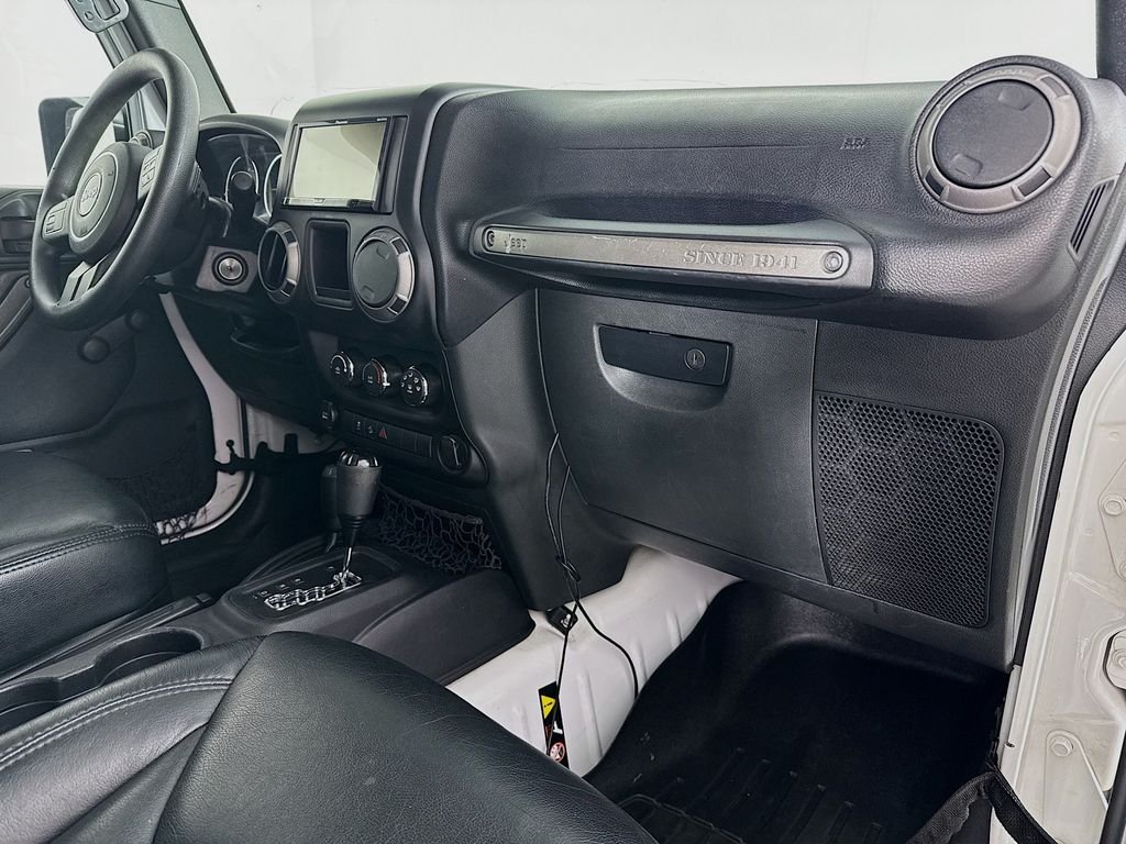 Used 2015 White Jeep Unlimited Sport image 22