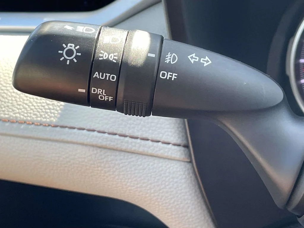 Used 2021 Blue Toyota XLE Premium image 31