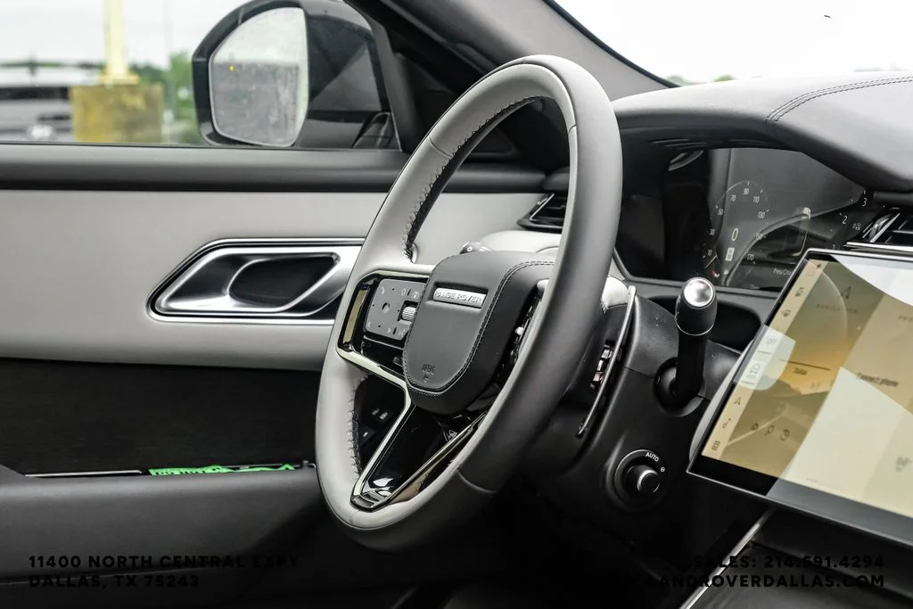 New 2026 Ostuni Pearl Wht Prem Met Land Rover Dynamic SE image 12