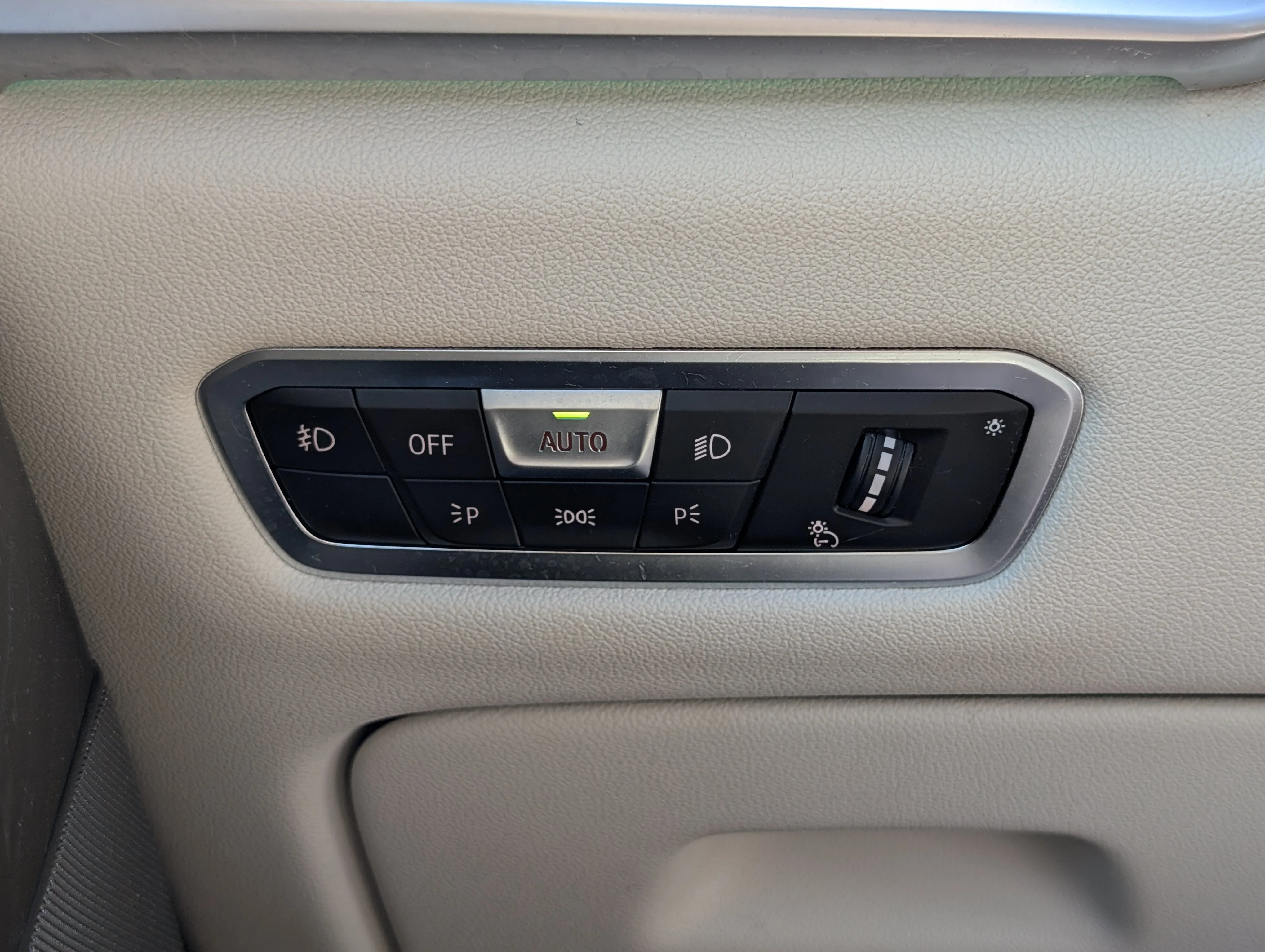 Used 2022 Manhattan Metallic BMW xDrive40i image 31