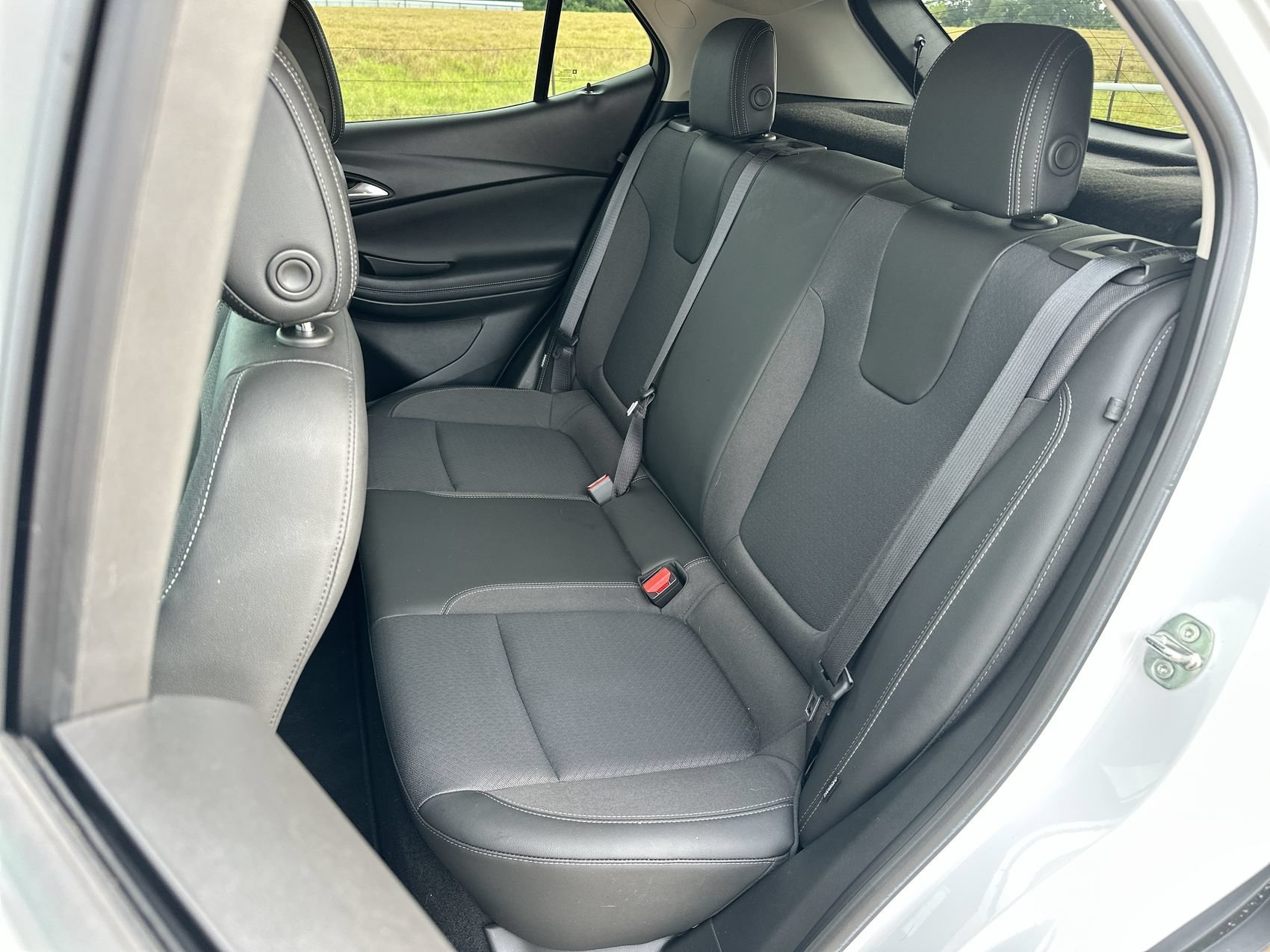 Used 2023 Summit White Buick Preferred image 21