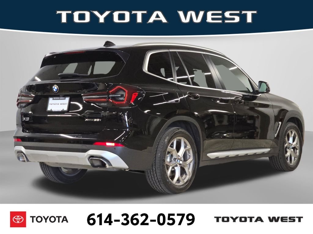 Used 2022  BMW xDrive30i image 8