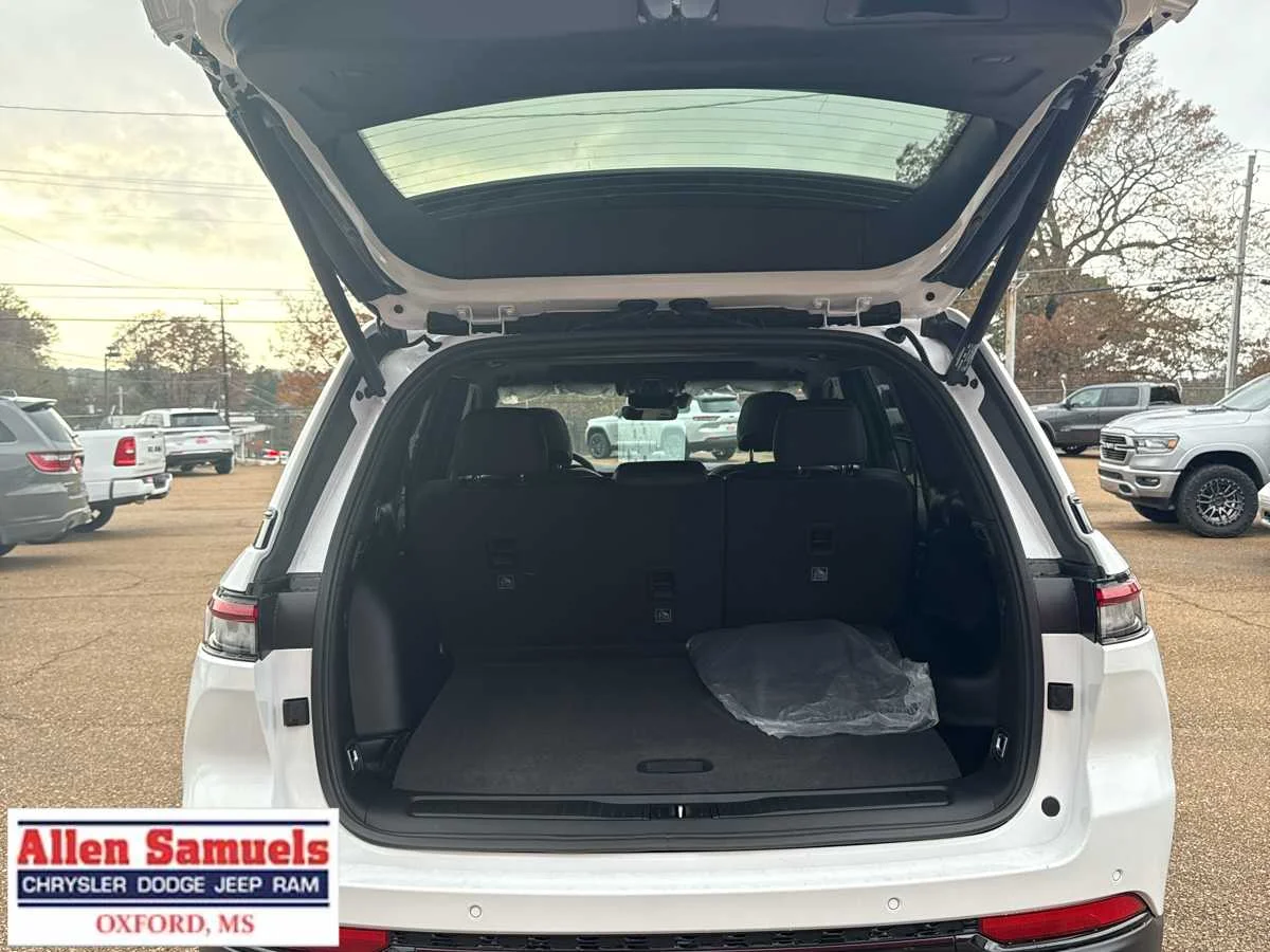 2025 Jeep Grand Cherokee Altitude - Photo 24