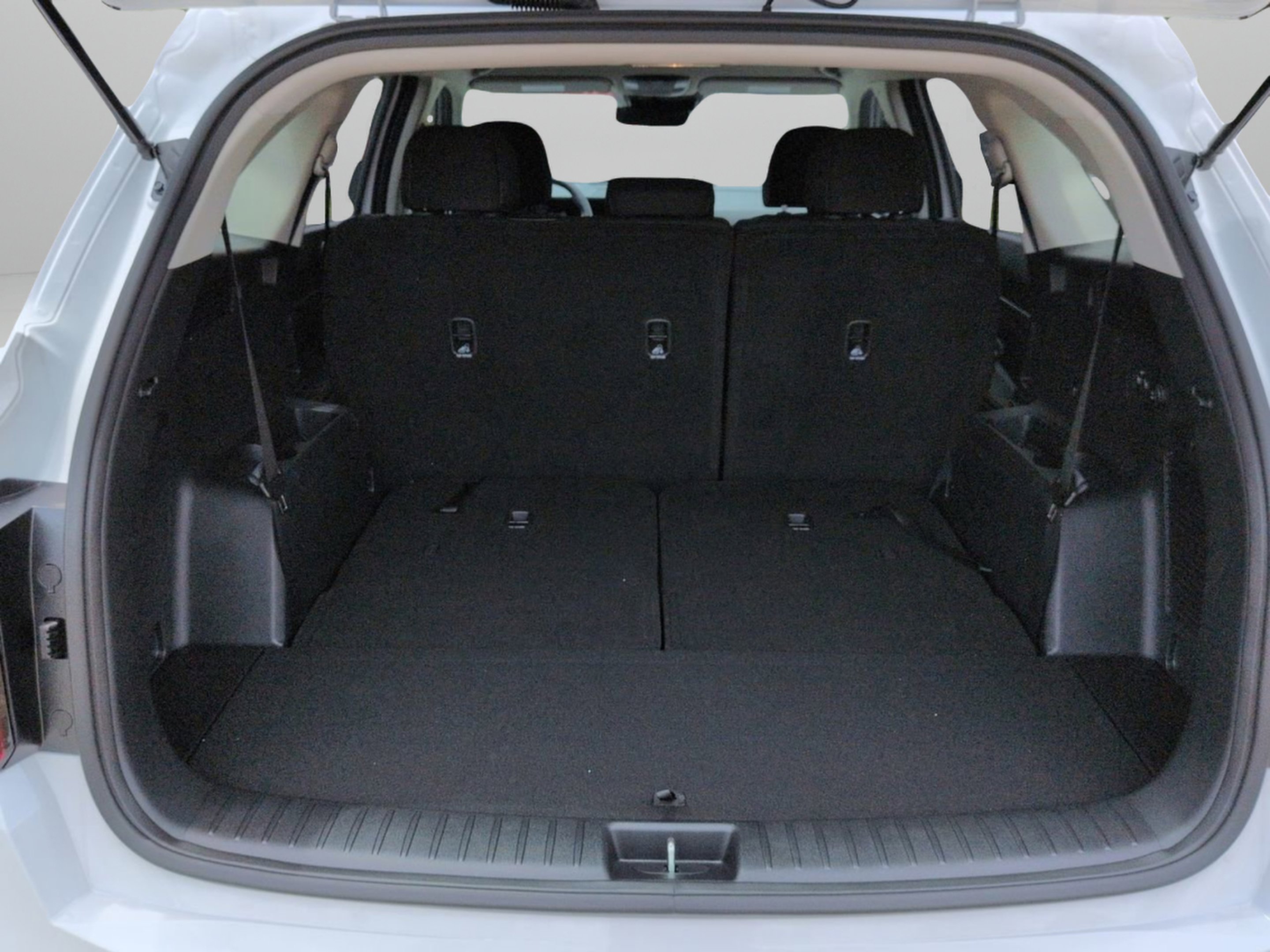 New 2026 Glacial White Pearl Kia LX image 10