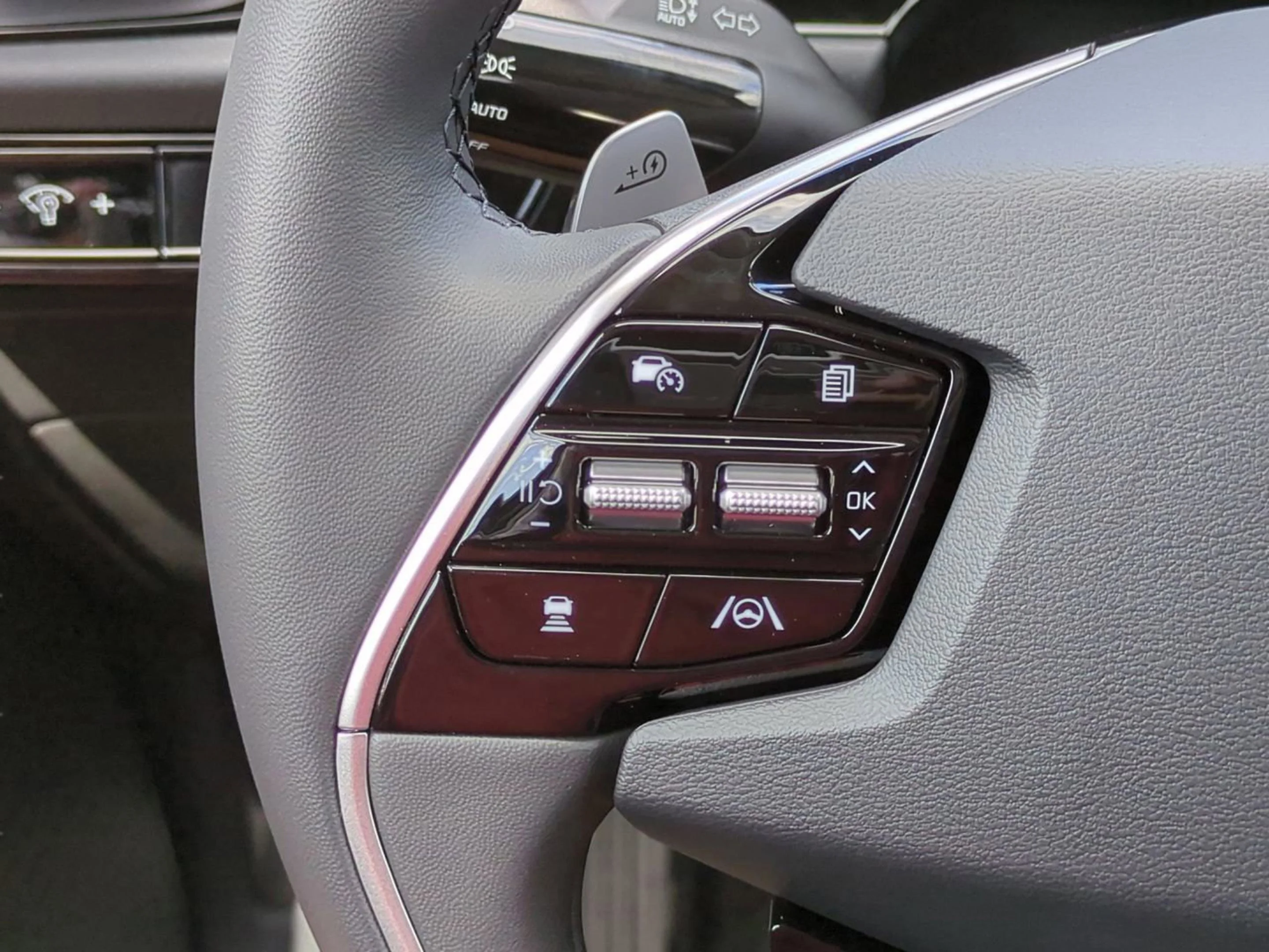 New 2026 Interstellar Gray Kia Wind image 23