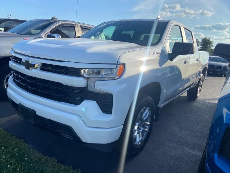 Used 2026 Summit White Chevrolet RST image 3