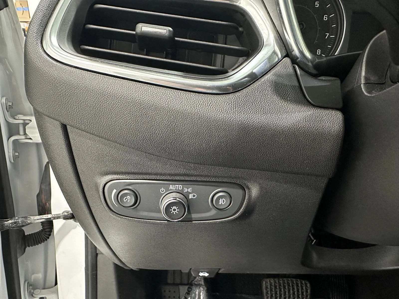 Used 2021 SUMMIT WHITE Chevrolet Premier image 15