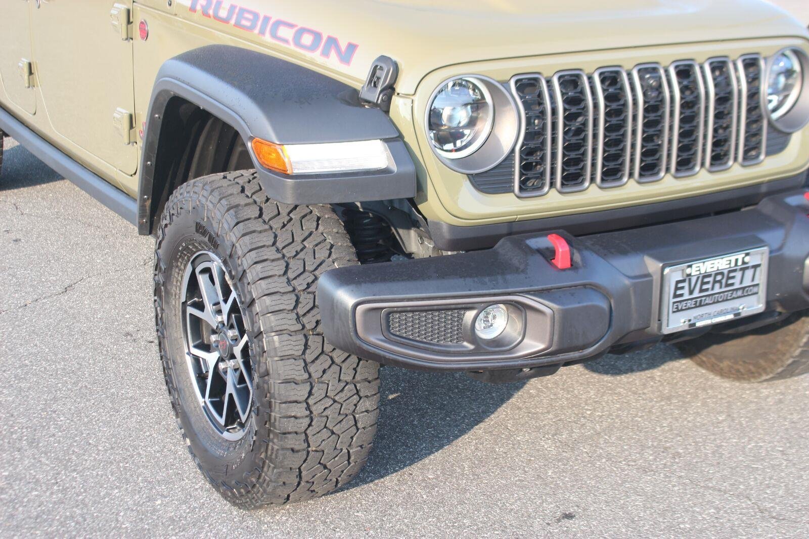 Used 2025 Green Jeep Rubicon image 9