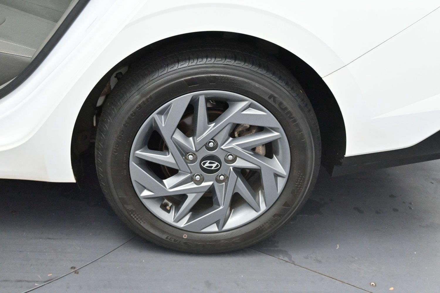 Used 2024 Serenity White Hyundai SEL image 32