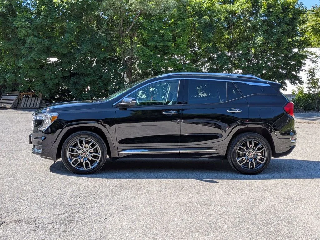 Used 2024 Black GMC Denali image 9