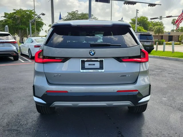 Used 2025 Silver BMW xDrive28i image 5