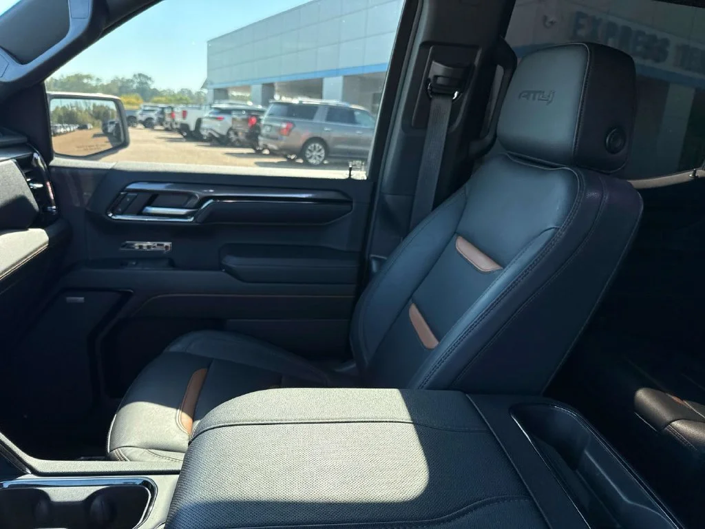 Used 2024 White GMC AT4 image 23