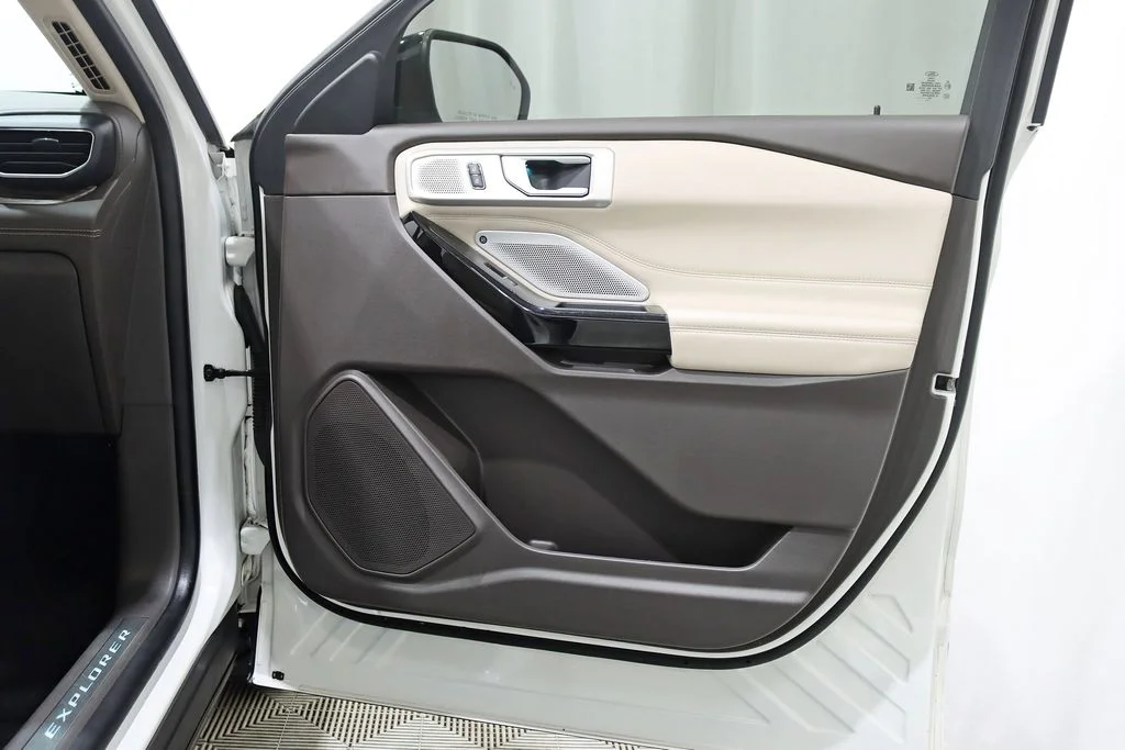 Used 2022 White Ford Platinum image 34