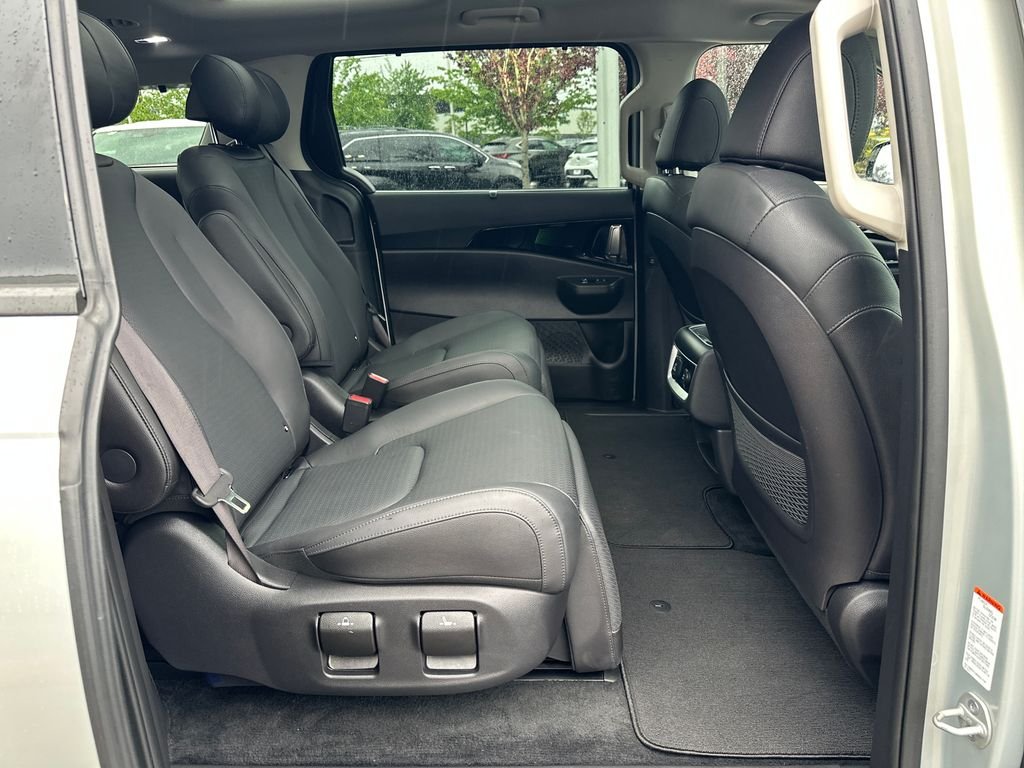 Used 2025 Ivory Kia SX Prestige image 16