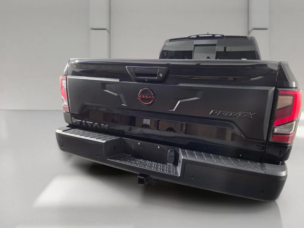 2024 Nissan Titan PRO-4X - Photo 5