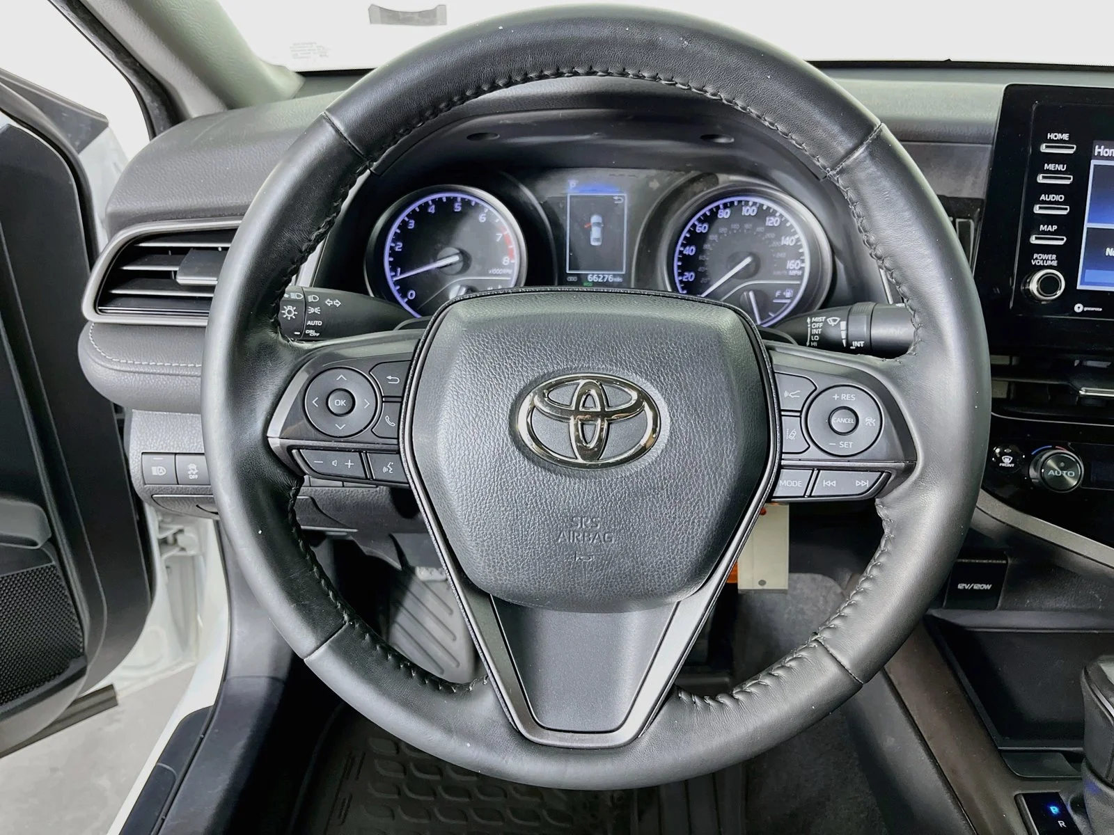 Used 2023 White Toyota SE image 14